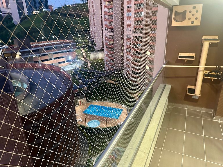 Apartamento en Piso 11 con Piscina y Vistas