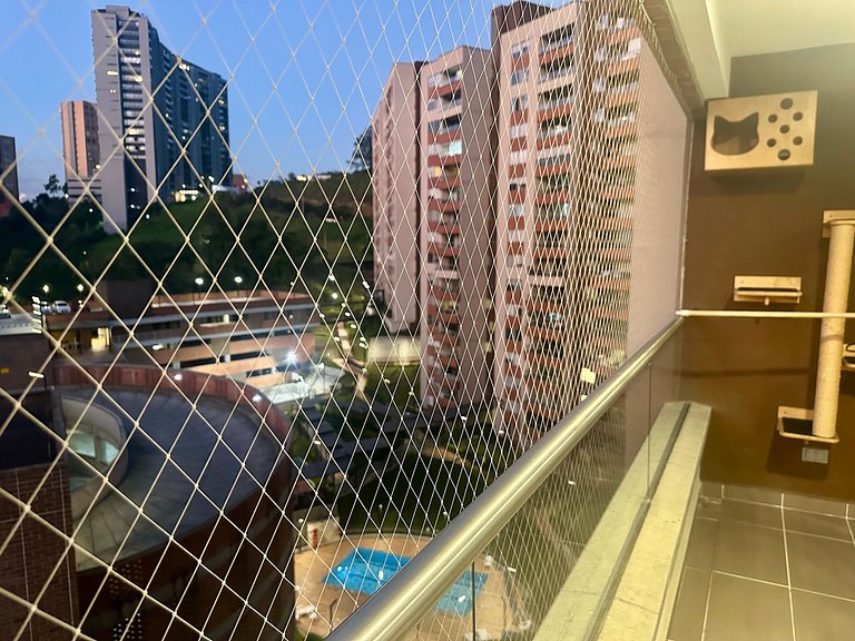 Apartamento en Piso 11 con Piscina y Vistas